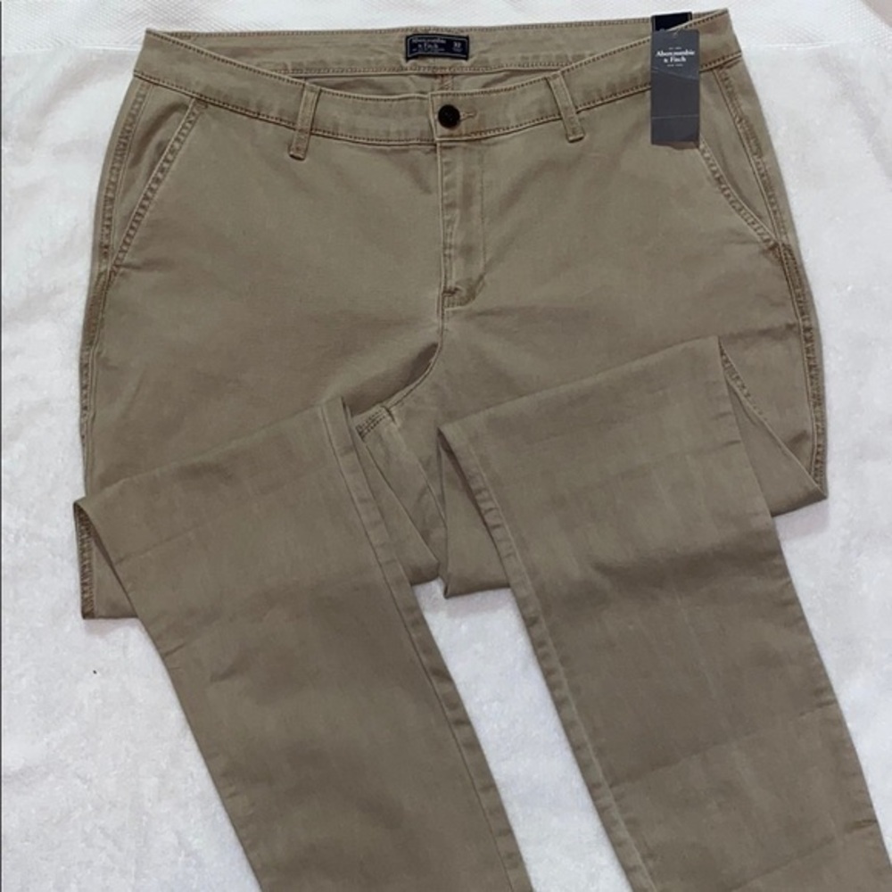 WOMEN’ S ABERCROMBIE & FITCH KHAKI SKINNY SIZE 32